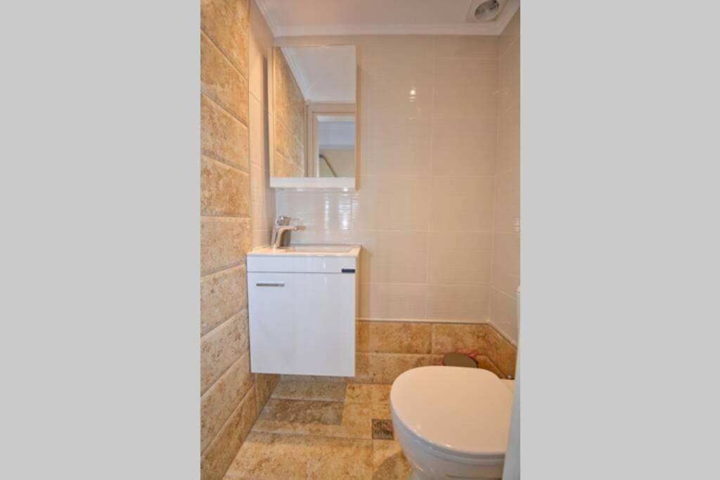 Deluxe White Apartment *