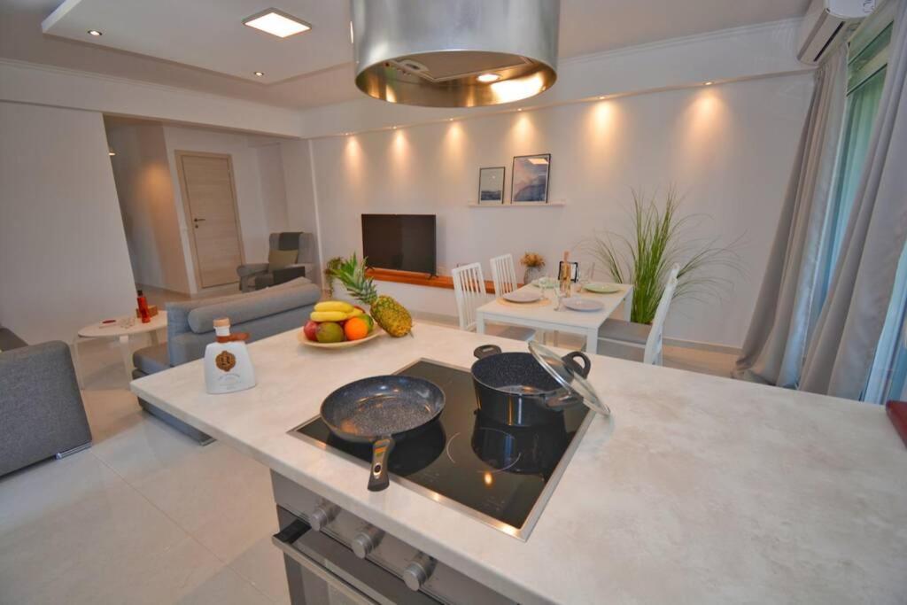 Apartment Deluxe White